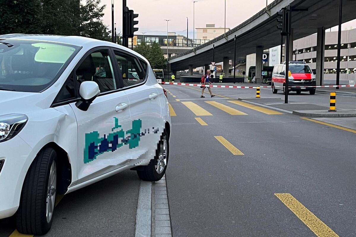 Wallisellen ZH - Fussgängerin von Auto erfasst und schwer verletzt
