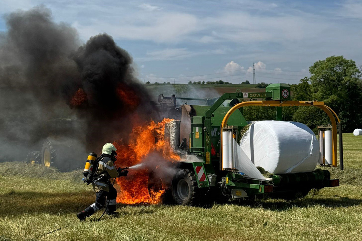 Anwil BL – Ballenpresse in Brand geraten