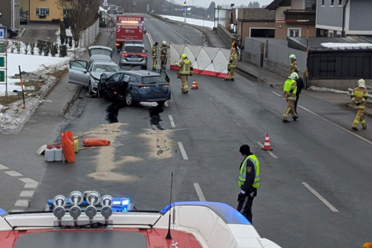 Eugendorf – Schwerer Unfall mit acht Verletzten – Kleinkind reanimiert