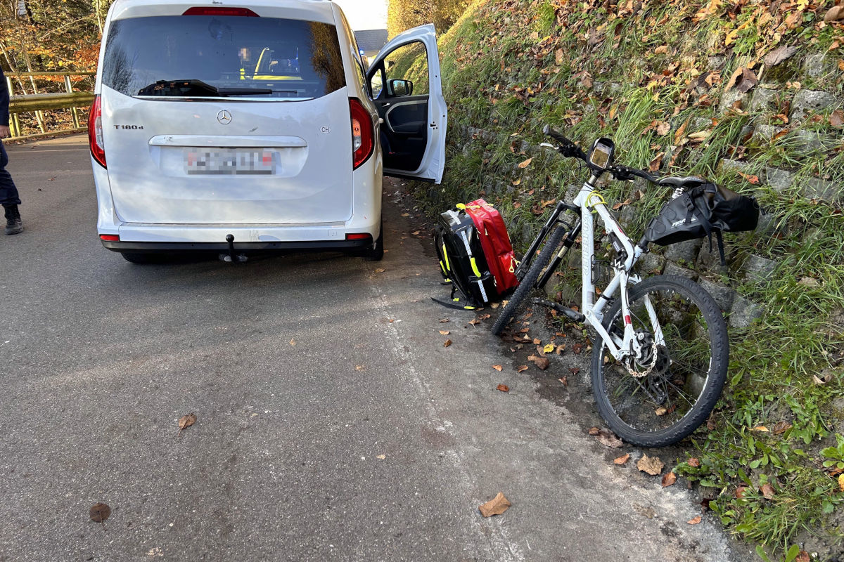 Unfall in Ernetschwil SG – Jugendliche prallt in Auto