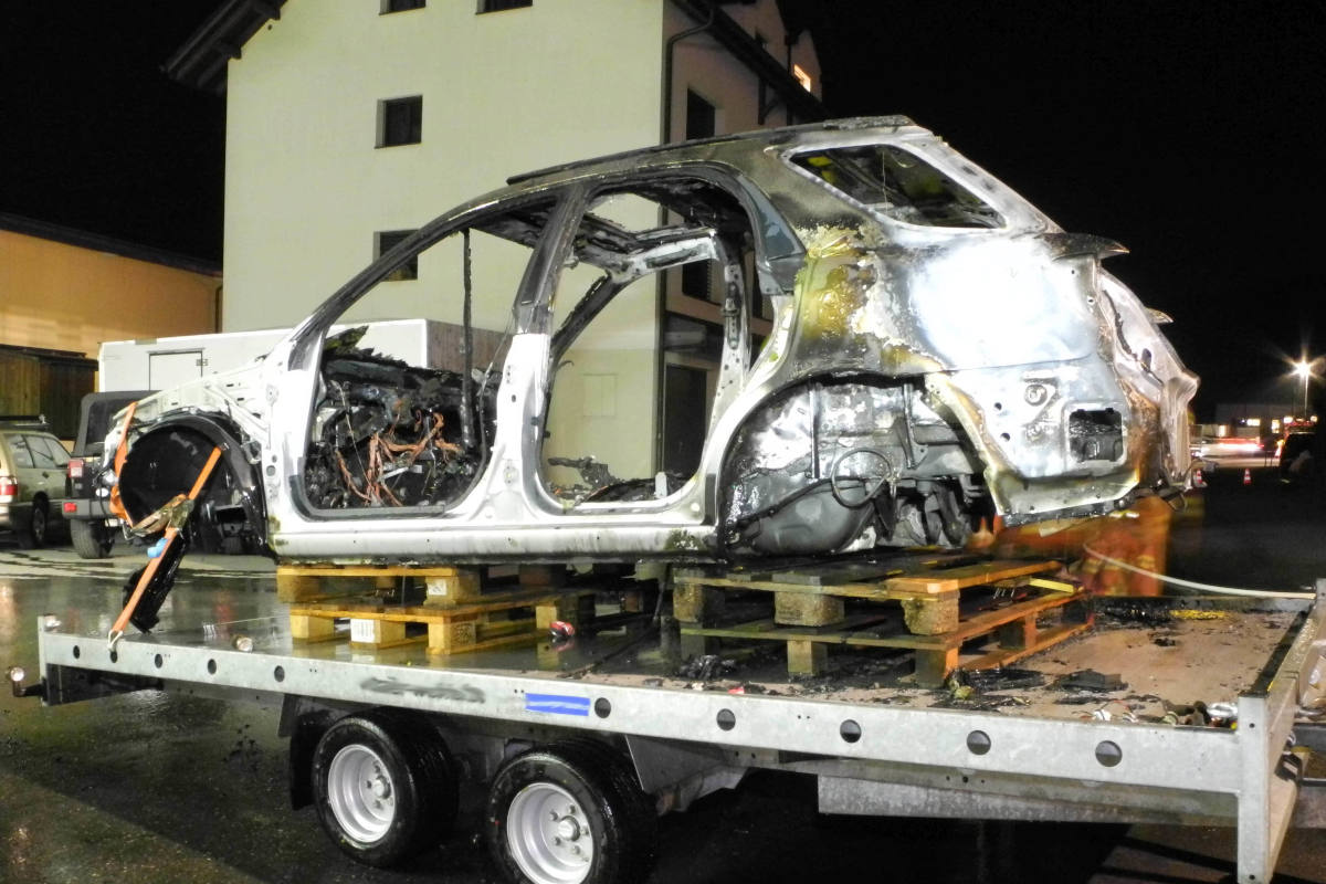 Rothenthurm SZ – Brand eines Abbruchautos