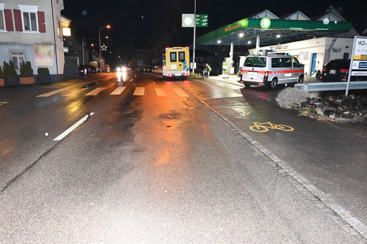 Thal SG – Autofahrer erfasst Fussgängerin