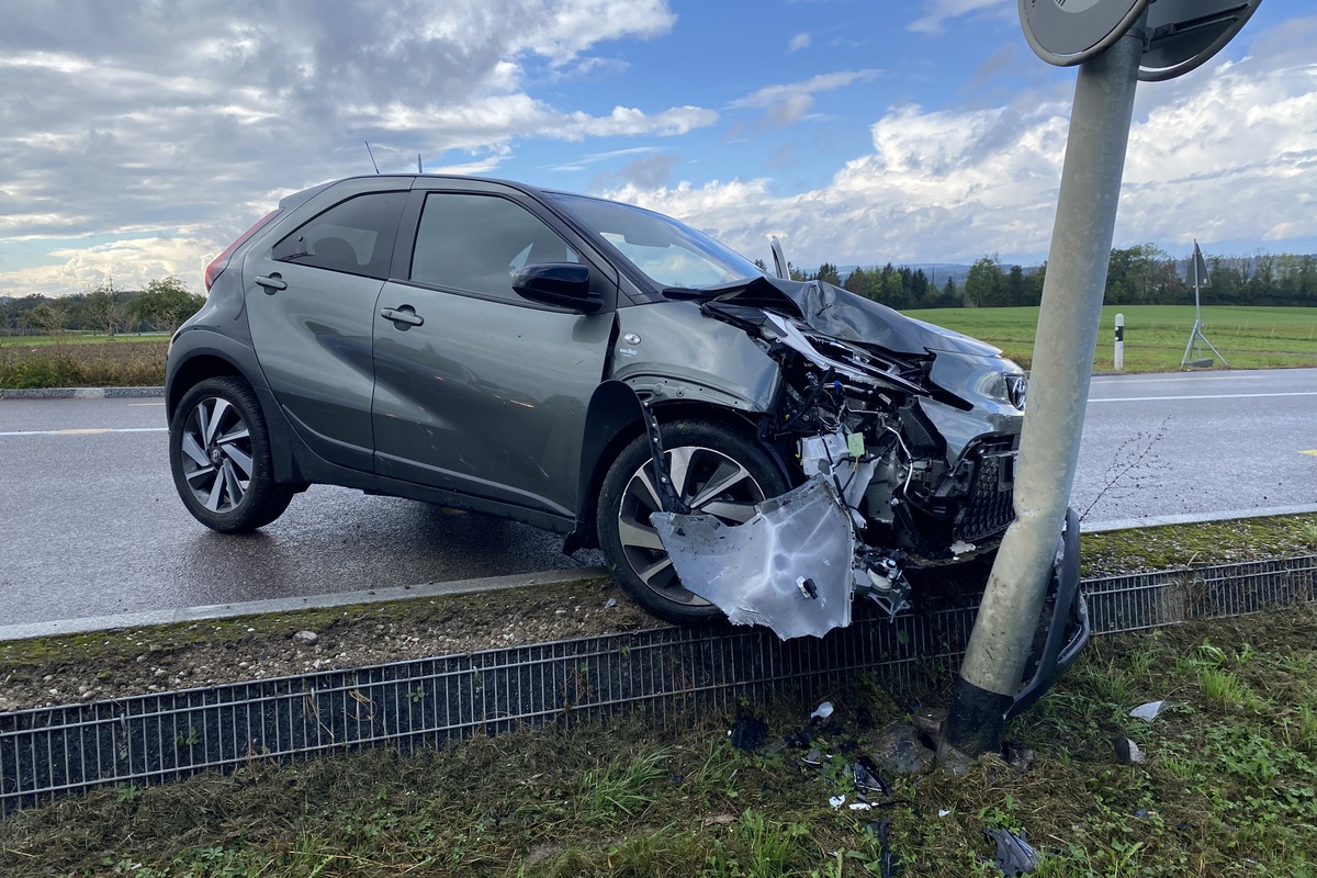 Altishausen TG - Autofahrer nach Selbstunfall im Spital