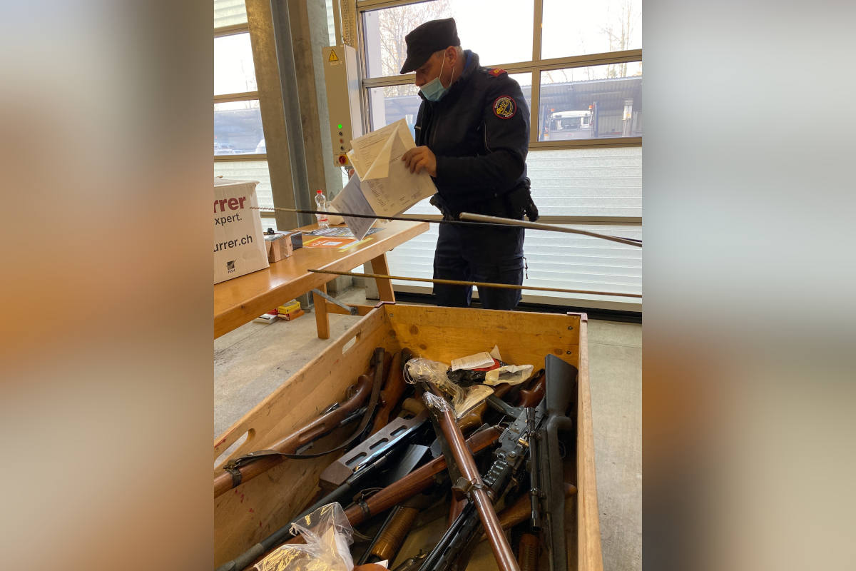 Hinwil ZH – 7,5 Tonnen Waffen zur Vernichtung abgegeben