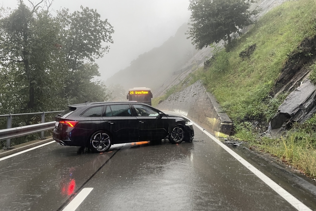 Grono GR - Bei Starkregen verunfallt 