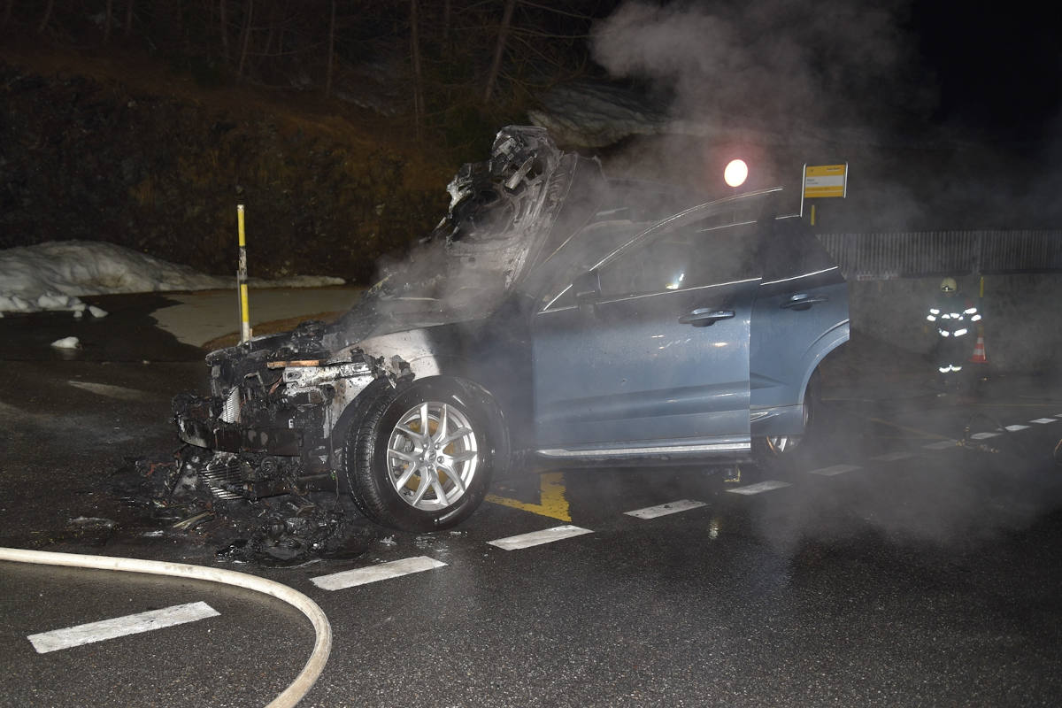 Malix GR – Verkehrsbehinderung durch Fahrzeugbrand