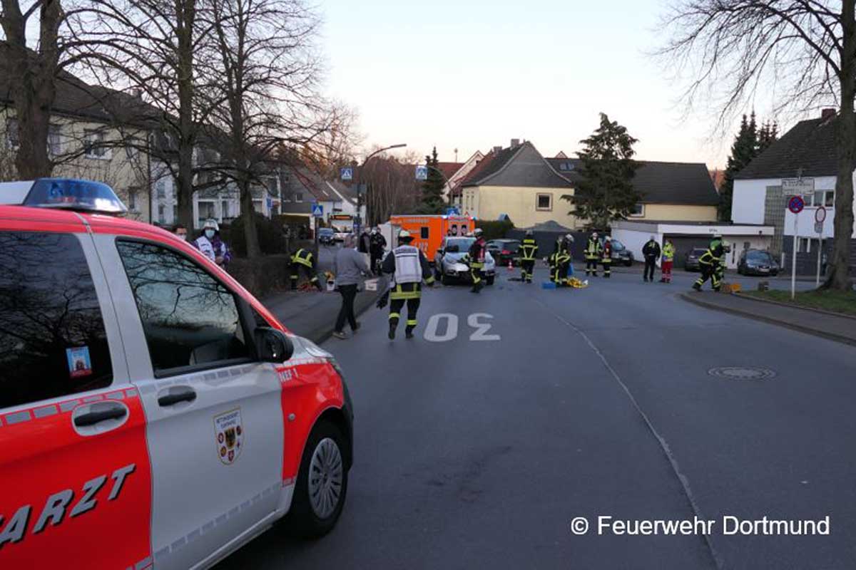 Dortmund - Radfahrerin von Auto erfasst und schwer verletzt