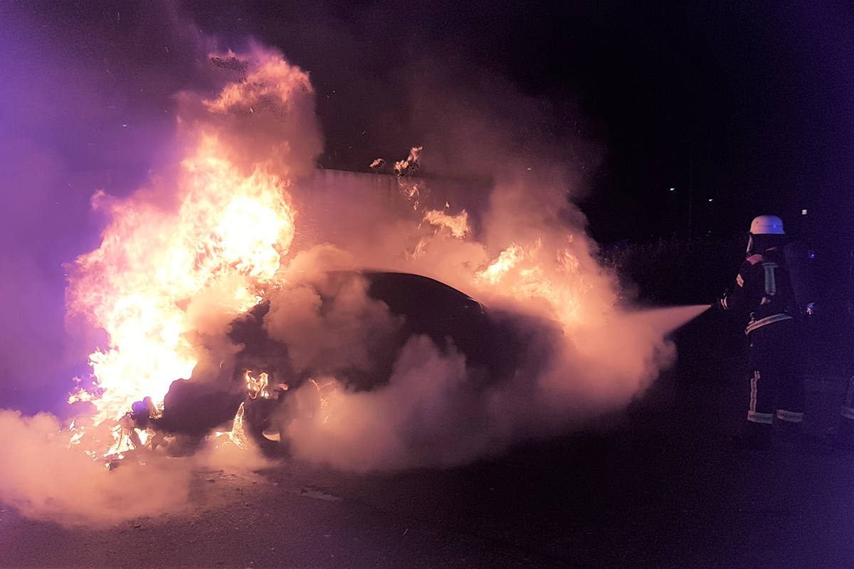 Fahrzeugbrand in Offenburg  – Geparkter Audi vollständig ausgebrannt