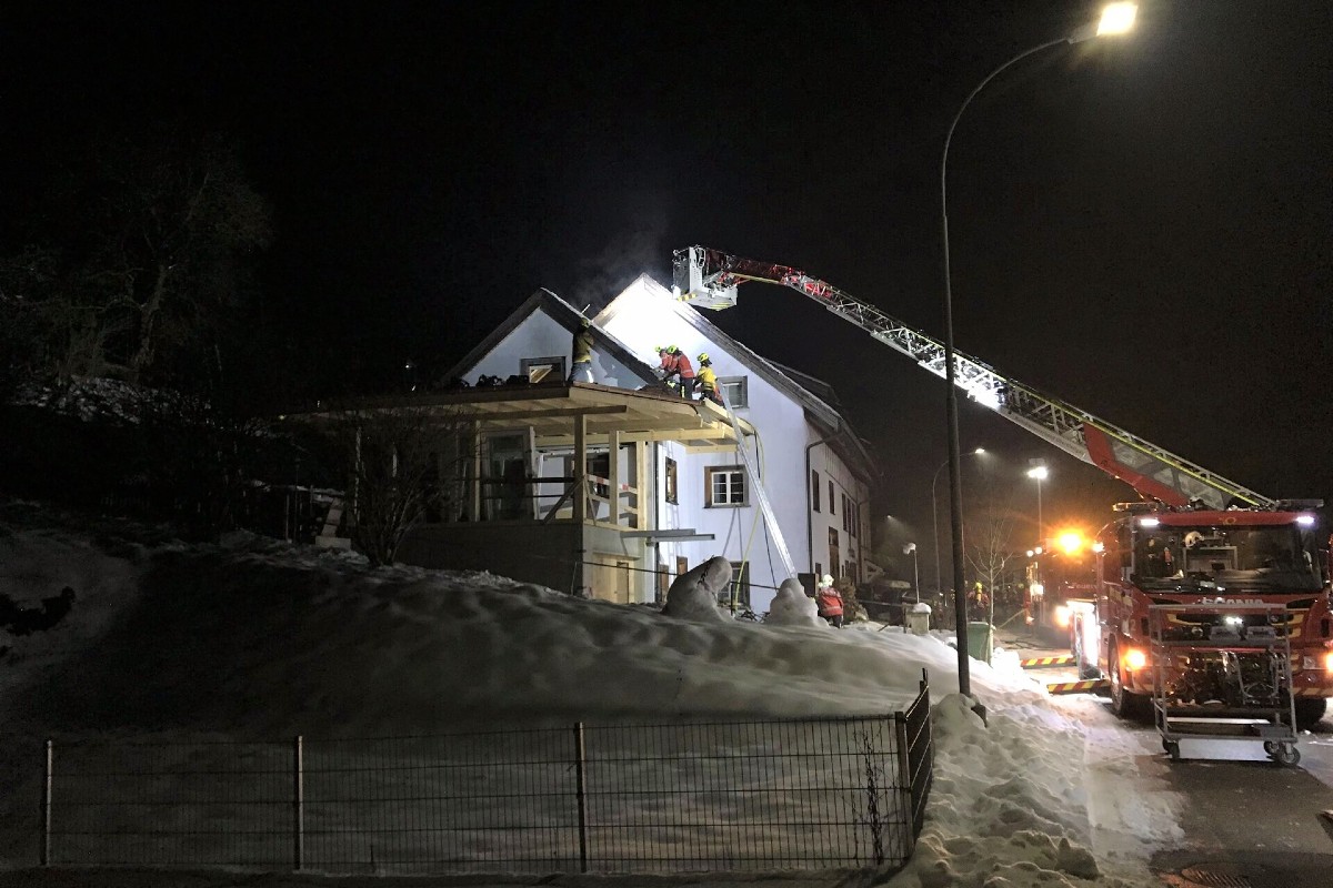 Schleitheim SH - Dachstock in Flammen