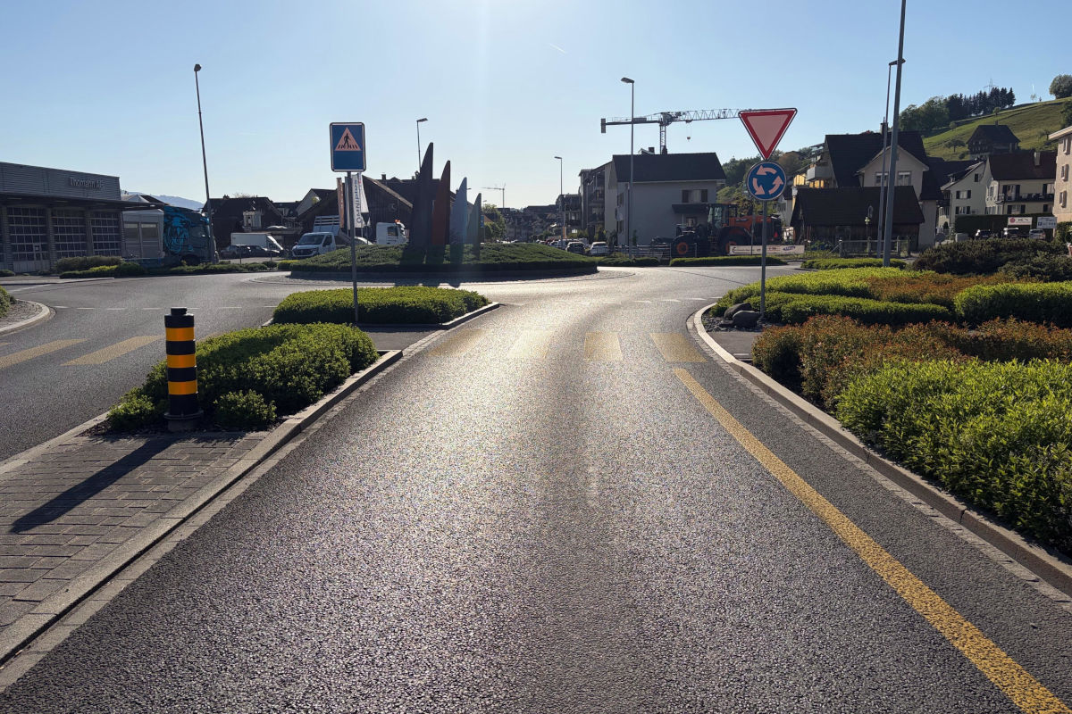 Schmerikon SG – Fahrverbot nach Unfall im Kreisel