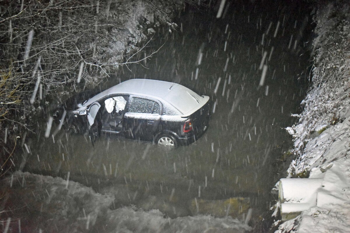 Alberswil LU - Von der Strasse abgekommen und im Bach gelandet 