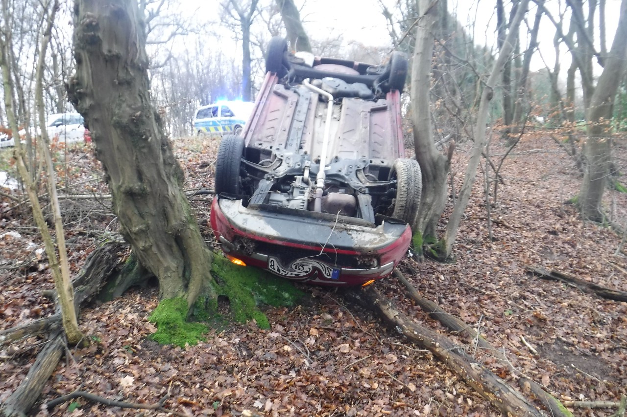 Hennef – Mit Fiat überschlagen und in Baum gekracht