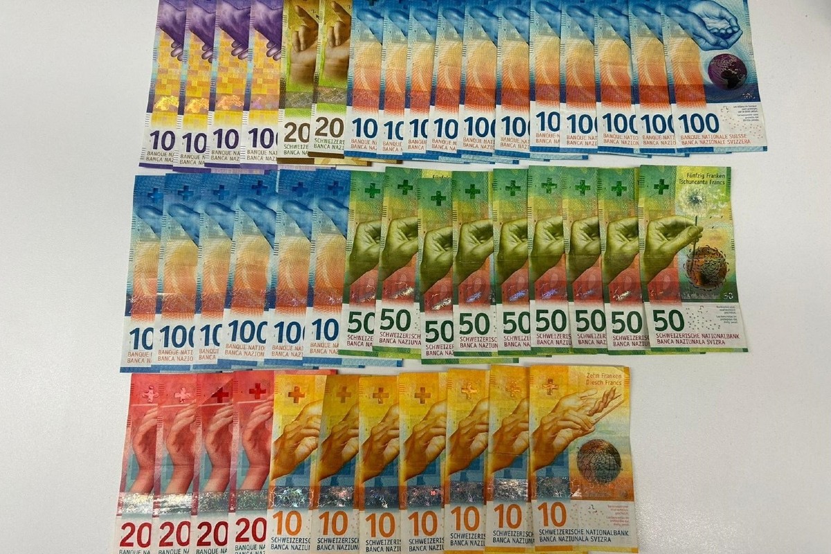 Gossau SG - Ehrliche Finderin bringt 6'500 Franken zur Polizei