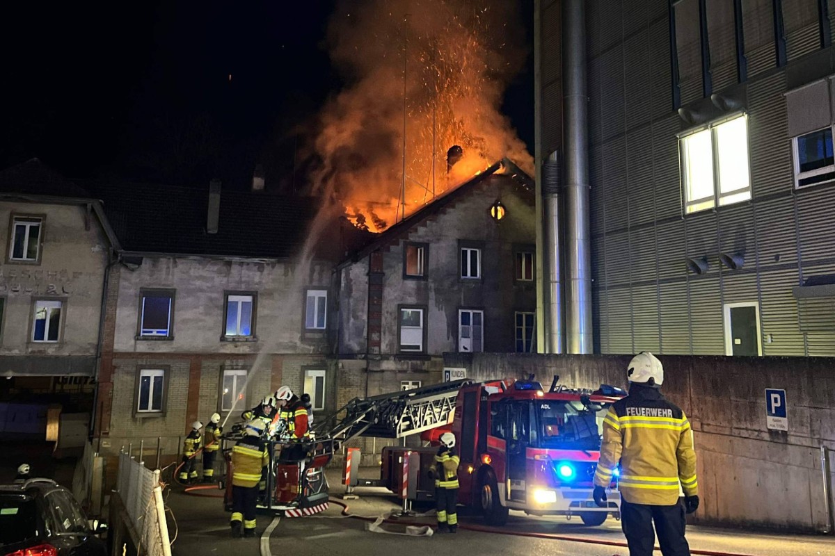 Solothurn - Wengistrasse nach Vollbrand in einer Liegenschaft gesperrt