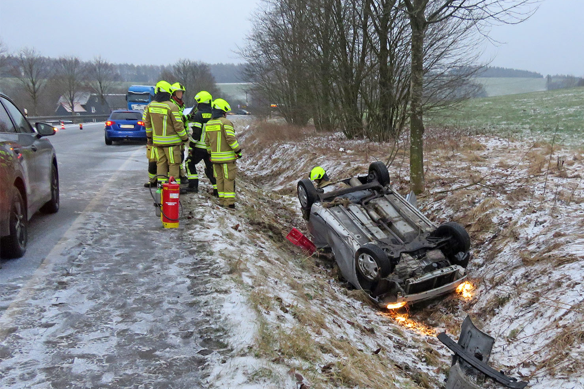 Meinerzhagen – 16-jährige Beifahrerin bei Unfall schwer verletzt