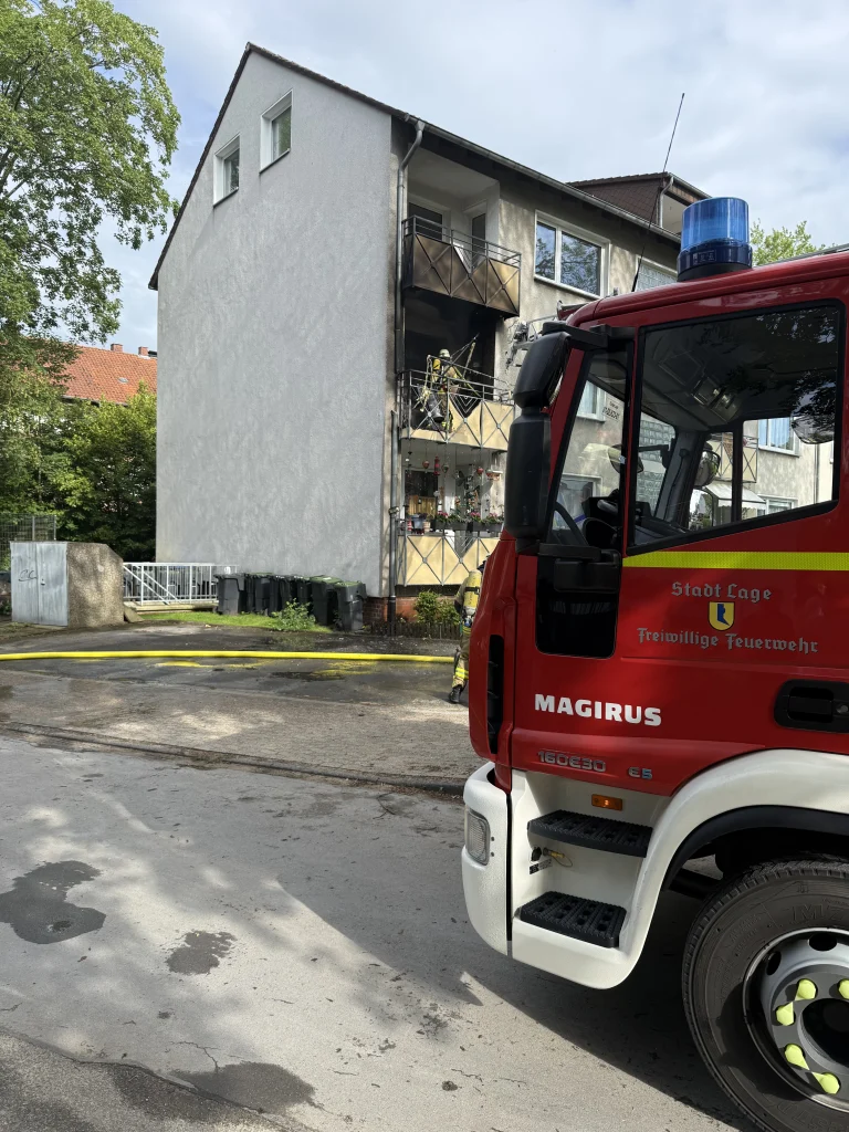 Lage – Balkonbrand in Mehrfamilienhaus