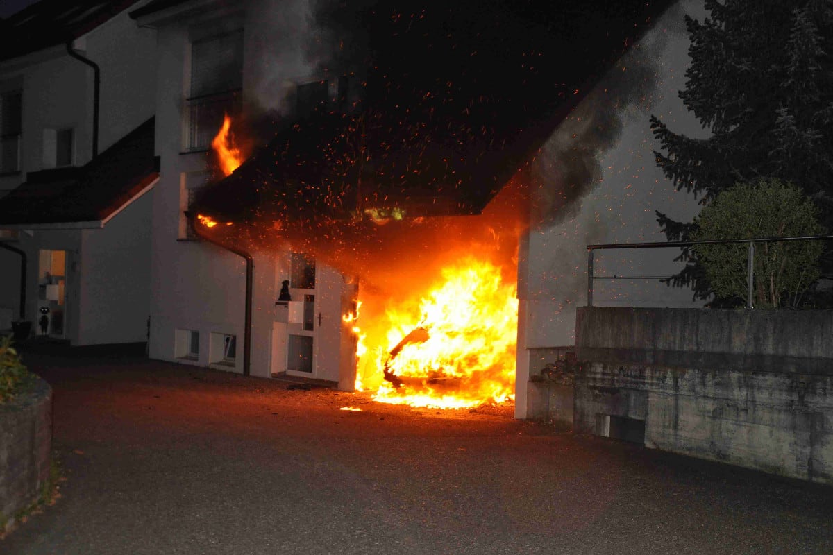 Oensingen: Autobrand in Carport - keine Verletzten