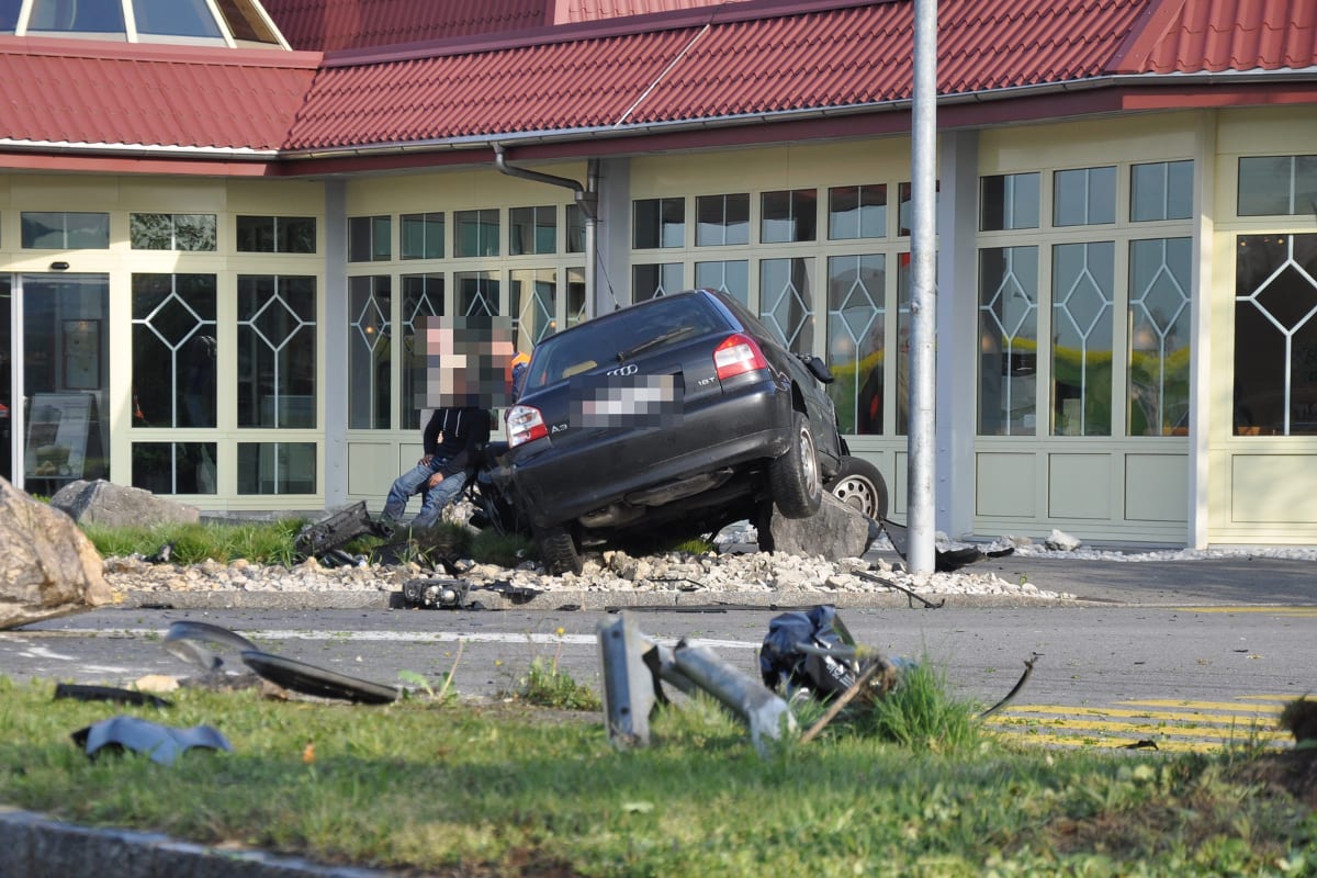 A1/Gunzgen-Nord: Alleincrash infolge Sekundenschlafs