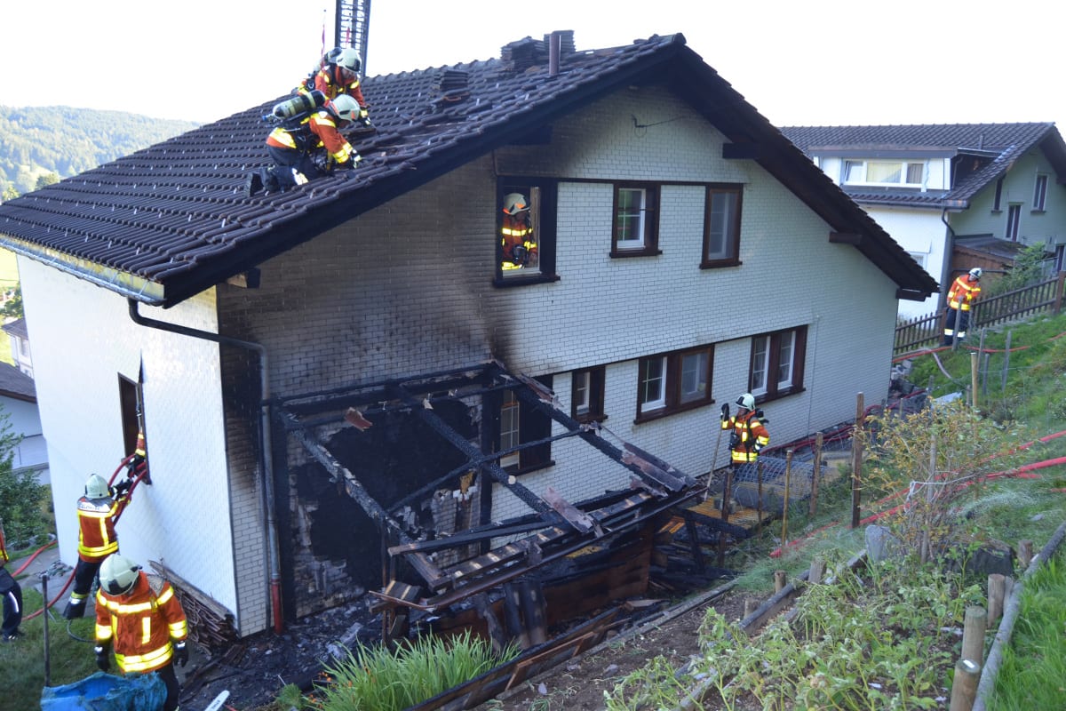 Gais AR - An Haus angebauter Holzschuppen abgebrannt