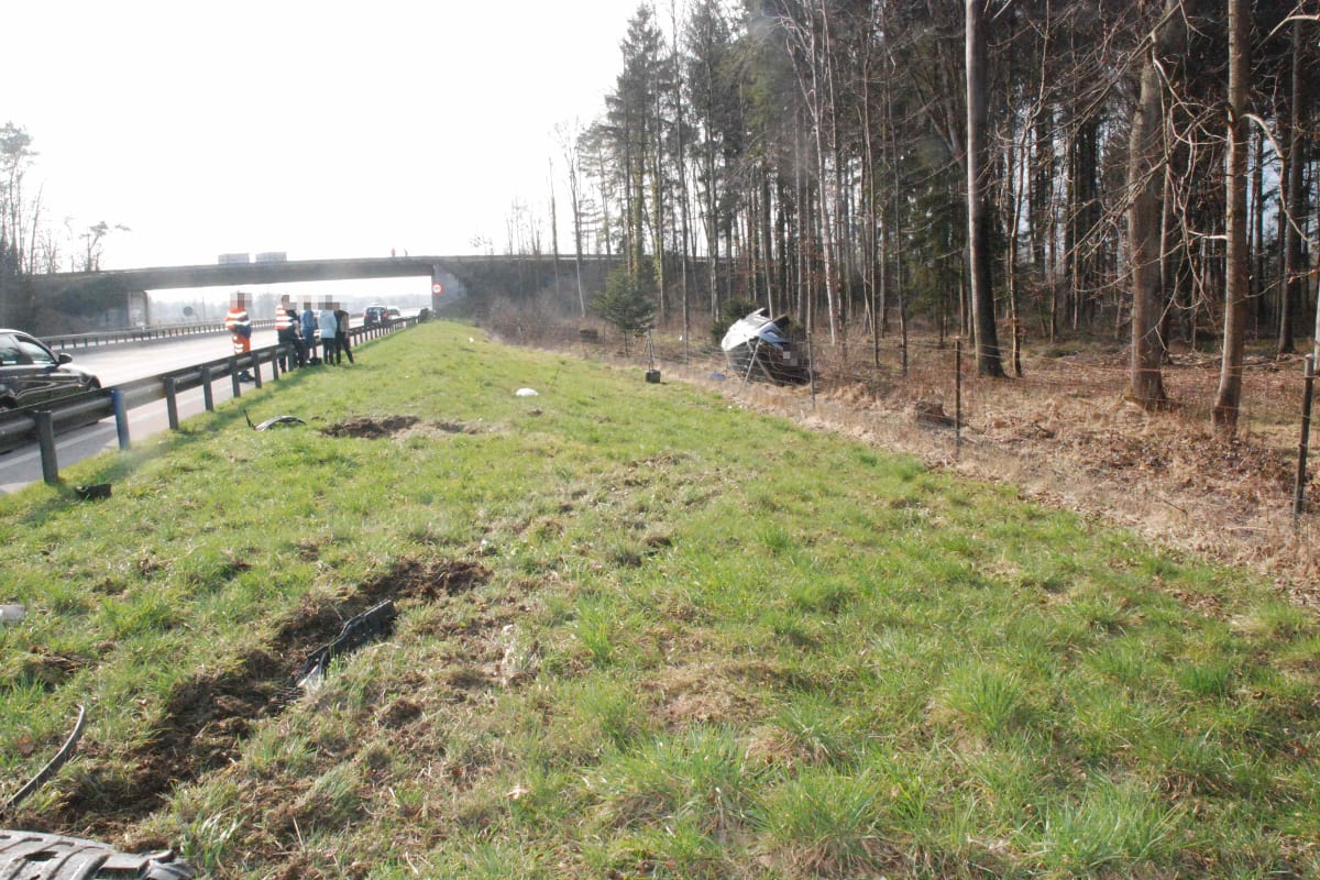 Auto überschlägt sich auf der A5 bei Luterbach