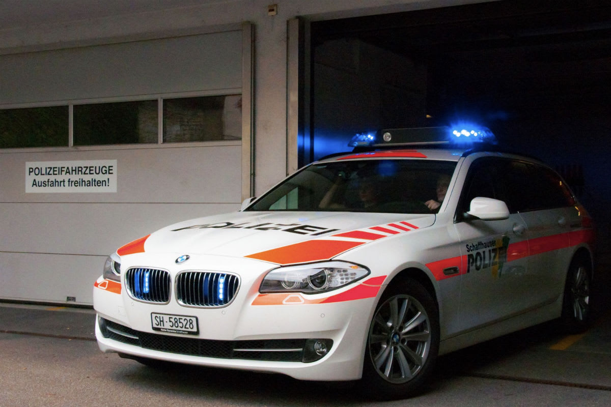 Stadt Schaffhausen – Betrunkene Frau attackiert Polizistin und Polizisten