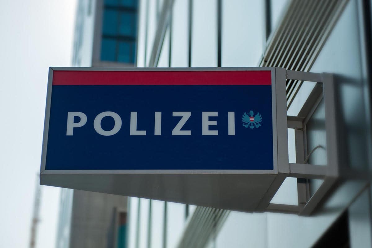 Schlins – Polizei sucht Motorradlenkerin nach Unfall