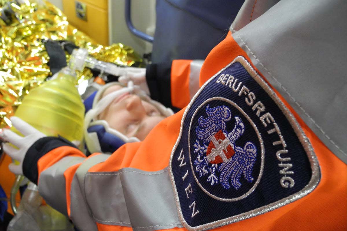 Wien – Fußgänger bei Unfall lebensgefährlich verletzt