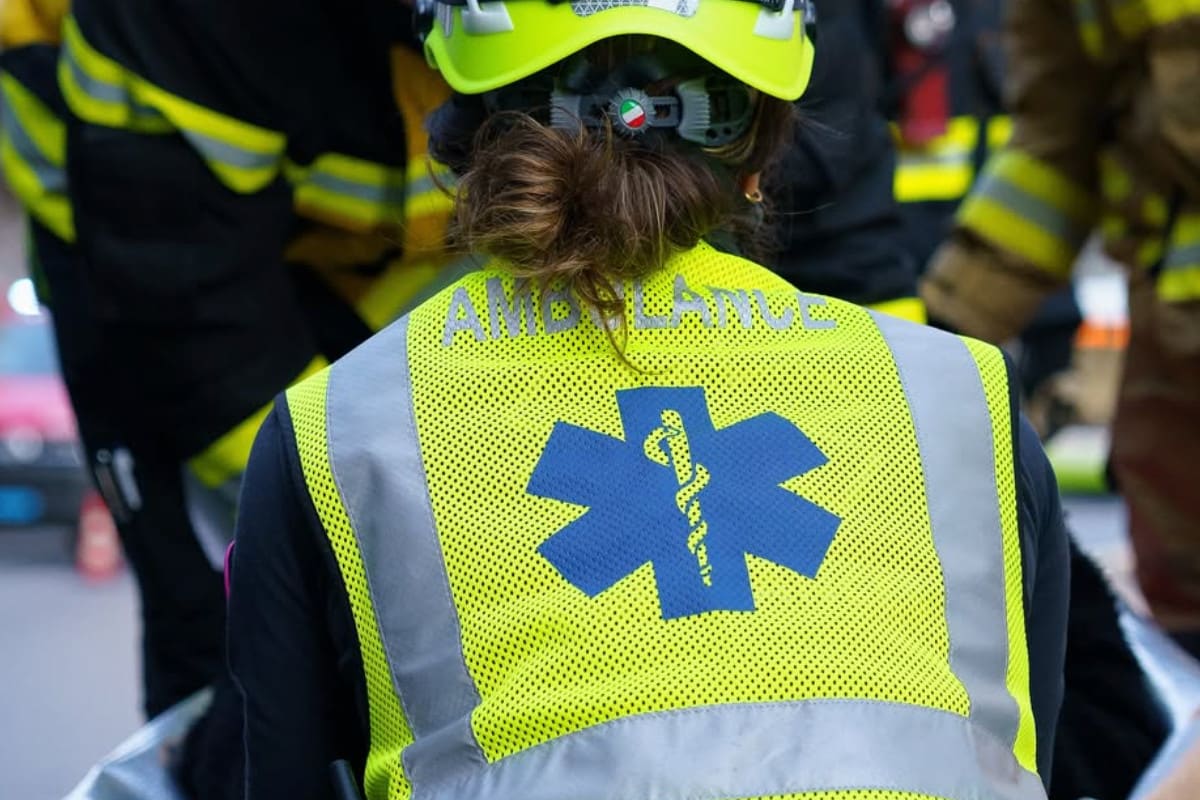 N20 Neuenburg NE – Auto prallt bei Unfall in Leitplanke
