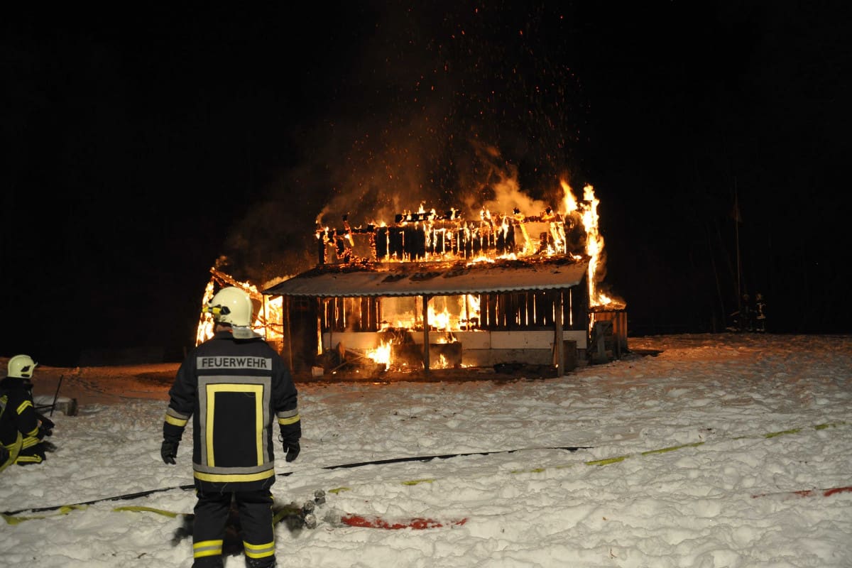 Kienberg SO - Feuer zerstört Jagdhaus komplett