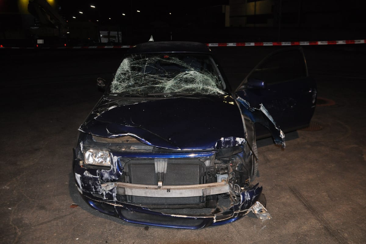 Automobilist prallt in Schönenwerd gegen Firmentor 