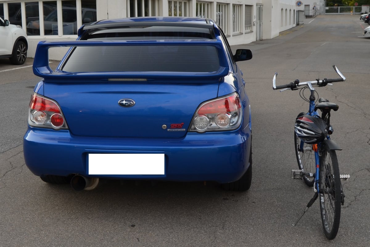 Herisau AR - Streifkollision zwischen Auto und Velo