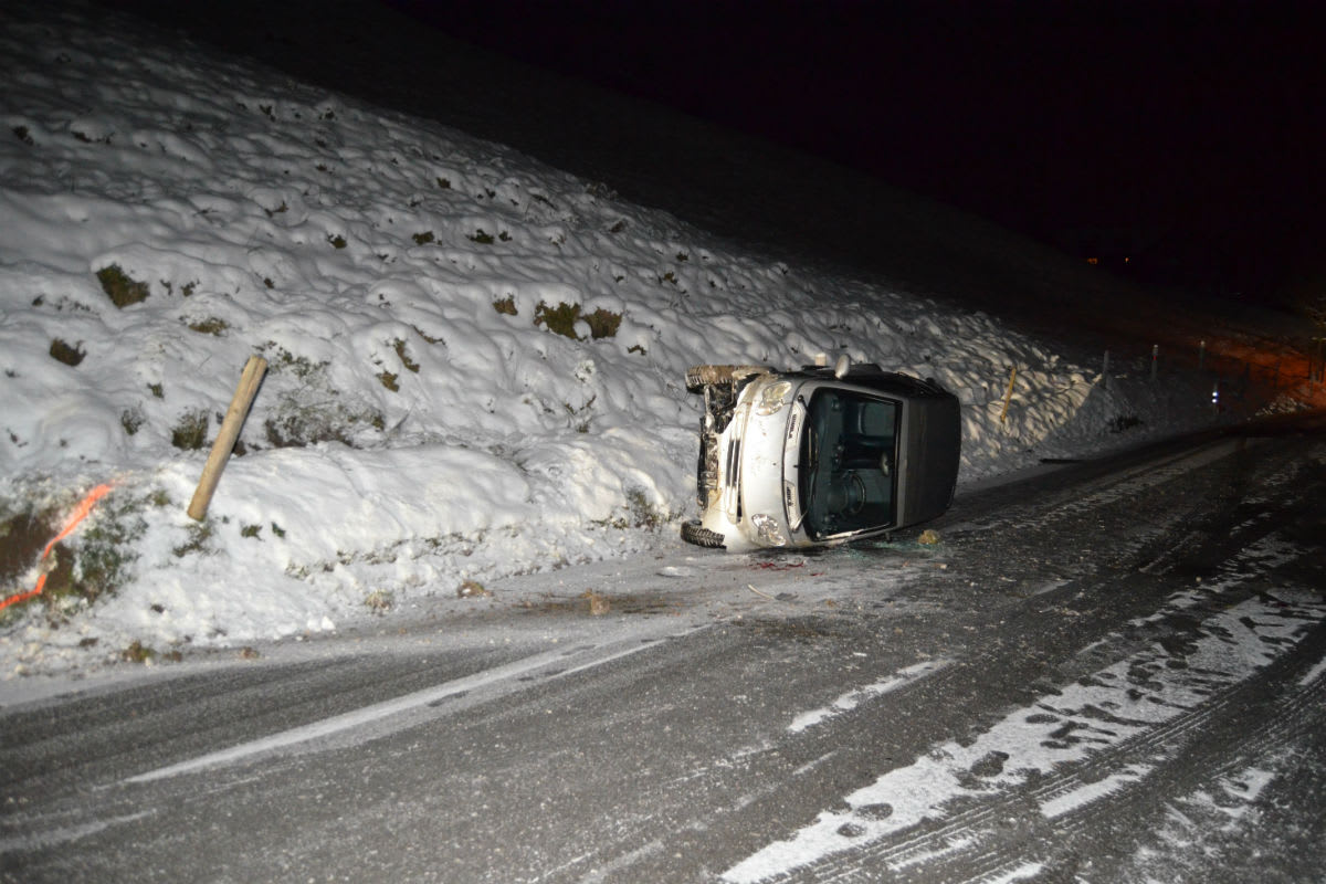 Herisau AR - Auto gerät ins Schleudern