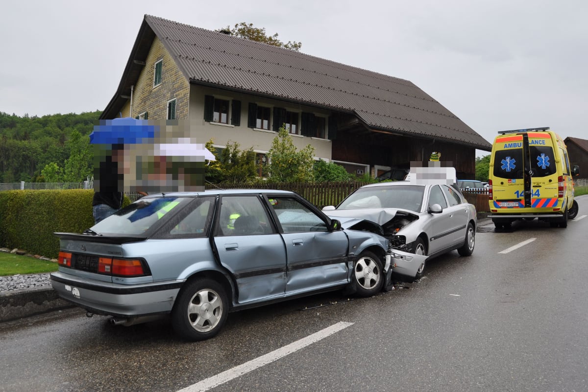 Eingeklemmt! Frontalcrash in Walterswil fordert zwei Verletzte