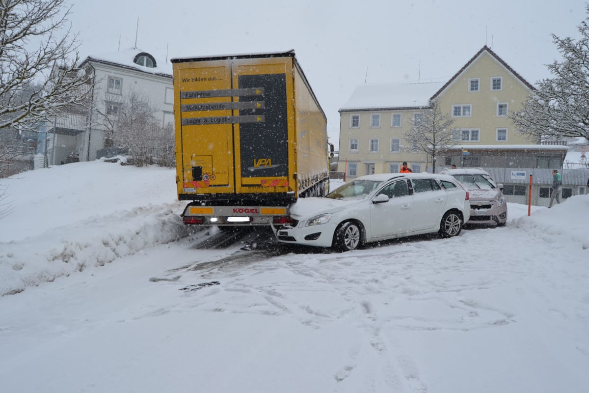 Bei winterlichen Verhältnissen in Gais kollidiert
