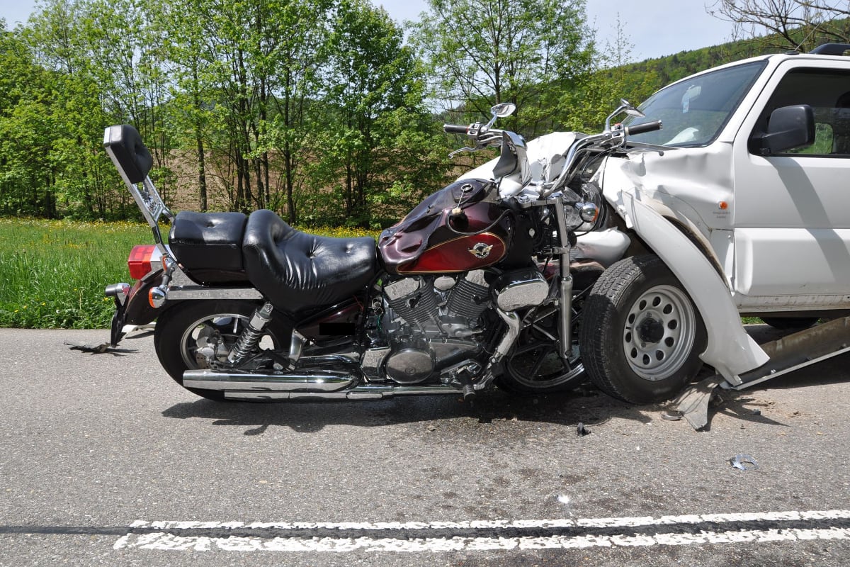 Frontalcrash in Seewen fordert verletzten Motorradfahrer