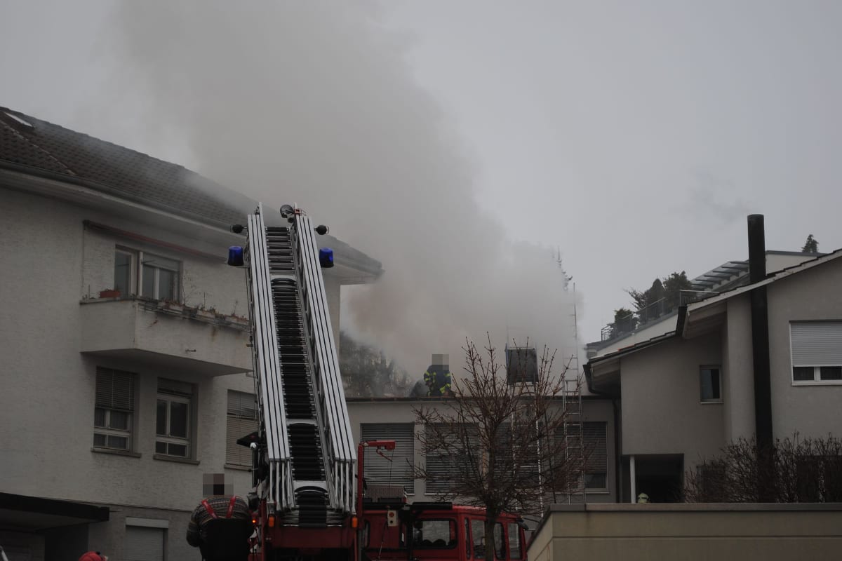 Flachdach in Grenchen in Brand geraten