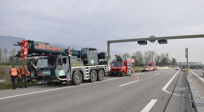 Öl auf der A5 bei Grenchen verloren