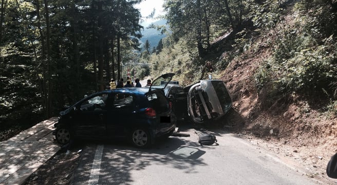 Oberdorf: Drei Autos kollidieren auf Passstrasse