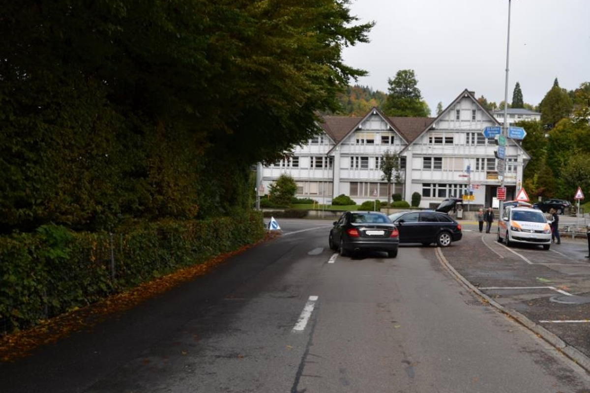 Teufen AR - Kollision zwischen zwei Personenwagen