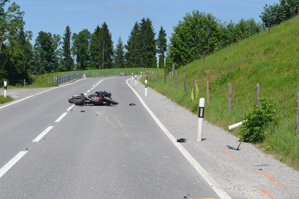 Hundwil AR - Motorradfahrer verunfallt