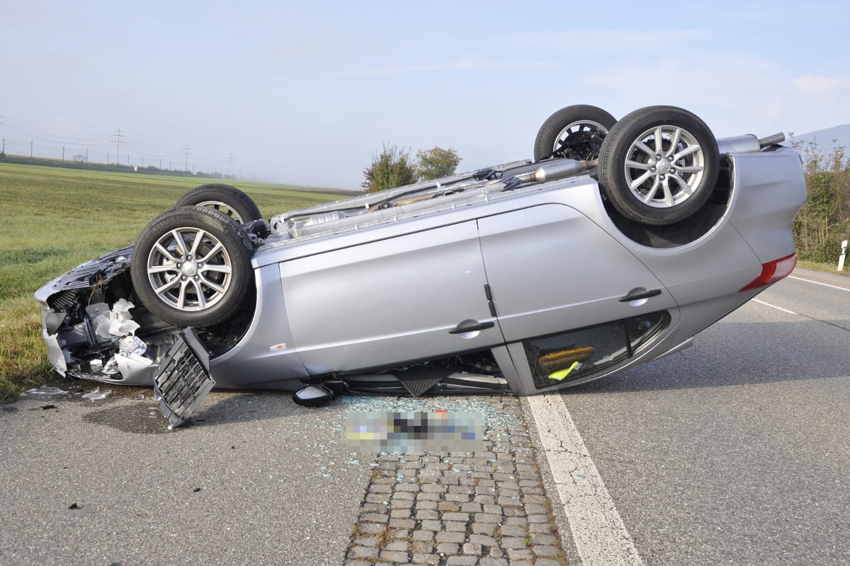 Bellach SO - Alleinunfall endet auf dem Dach