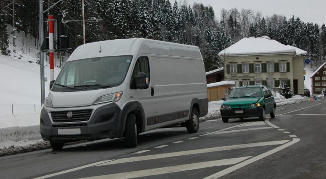 Auffahrkollision vor Bahnübergang in Waldstatt