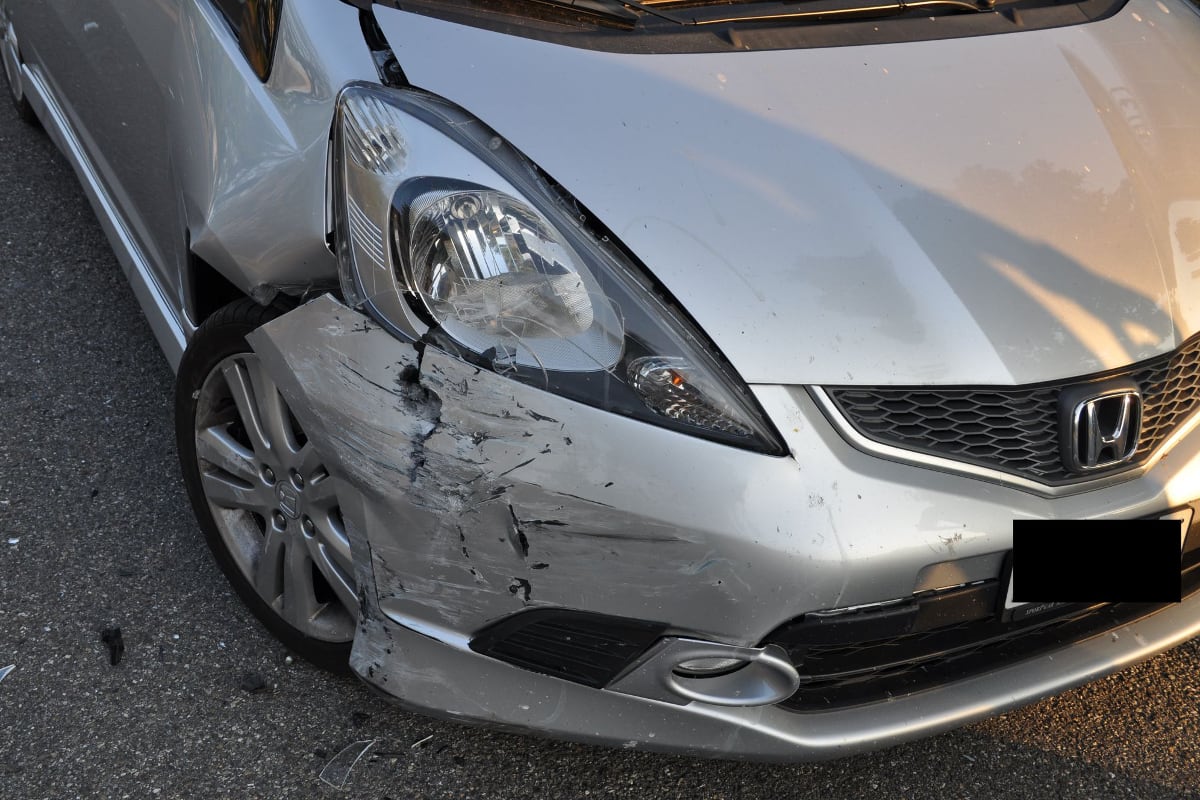 In Solothurn mit parkiertem Auto kollidiert und abgehauen