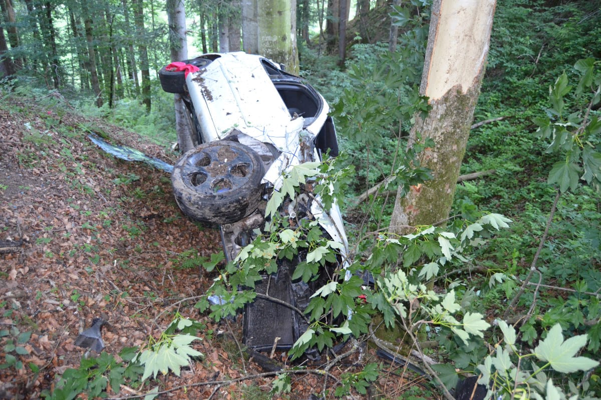 Hundwil AR - Totalschaden nach Alleincrash