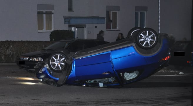Auto überschlägt sich in Olten
