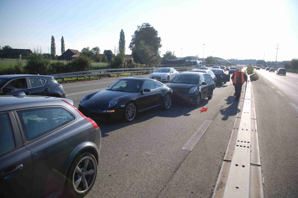 Deitingen SO - Auffahrcrash mit sechs Fahrzeugen verursacht Stau