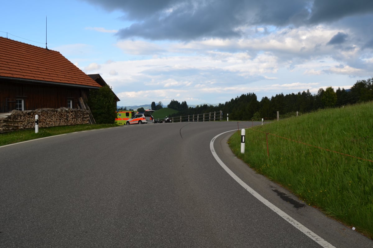 Schwellbrunn AR - In Kurve mit Töff abgeflogen