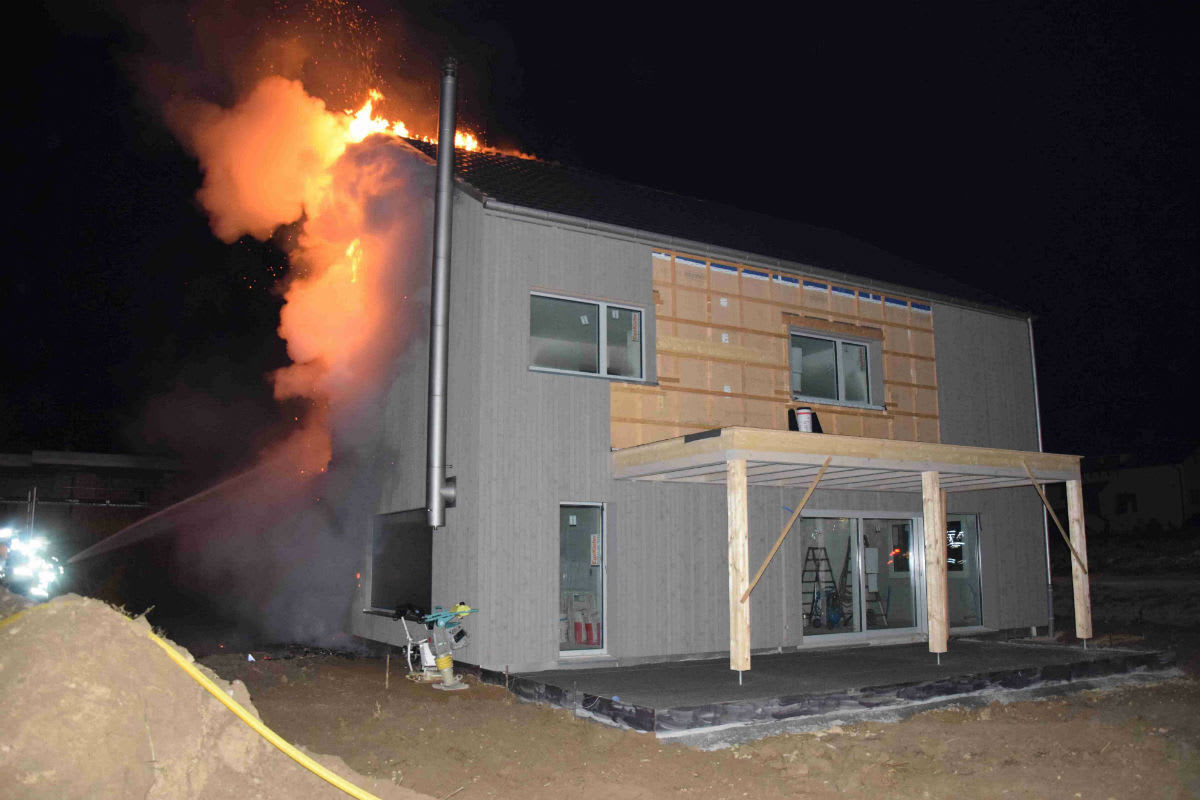 Lüterkofen SO - Brand in einem unbewohnten Einfamilienhaus-Neubau ausgebrochen