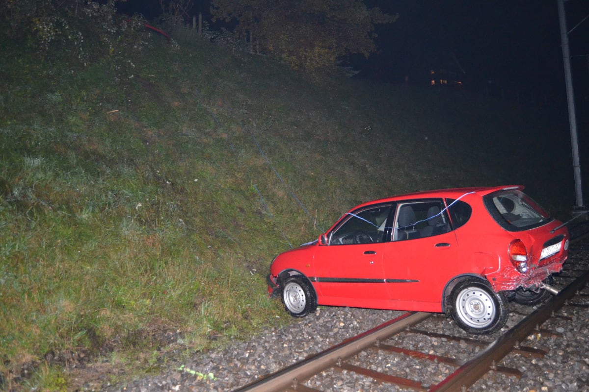 Personenwagen rollt in Urnäsch ungesichert auf Bahngleis
