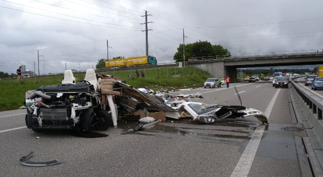 Niederbipp: A1 nach spektakulärem Crash gesperrt
